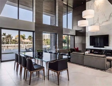 享受設(shè)計美感，挑空客廳的裝修指南！